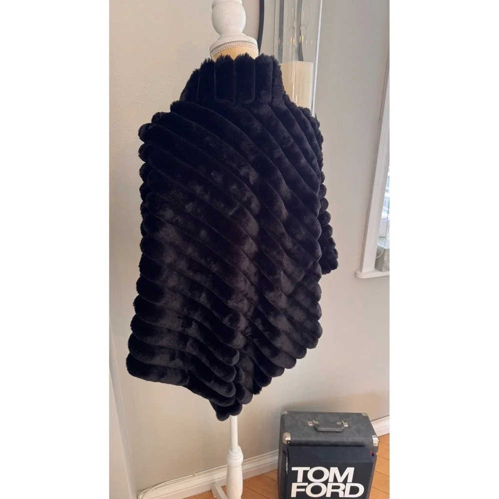La Fiorentina Faux Fur Wrap Poncho, Black Fur, Classic & Elegant, NWT